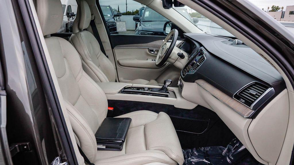 used 2020 Volvo XC90 car, priced at $26,995