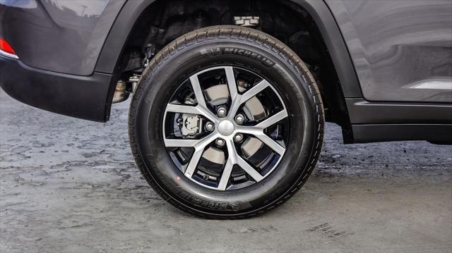 new 2025 Jeep Grand Cherokee car, priced at $39,745