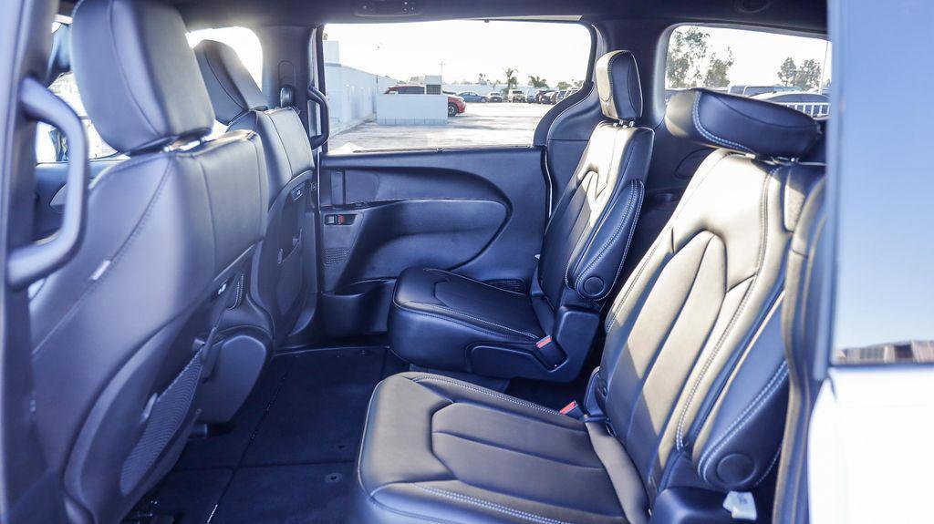 new 2025 Chrysler Pacifica car, priced at $30,067