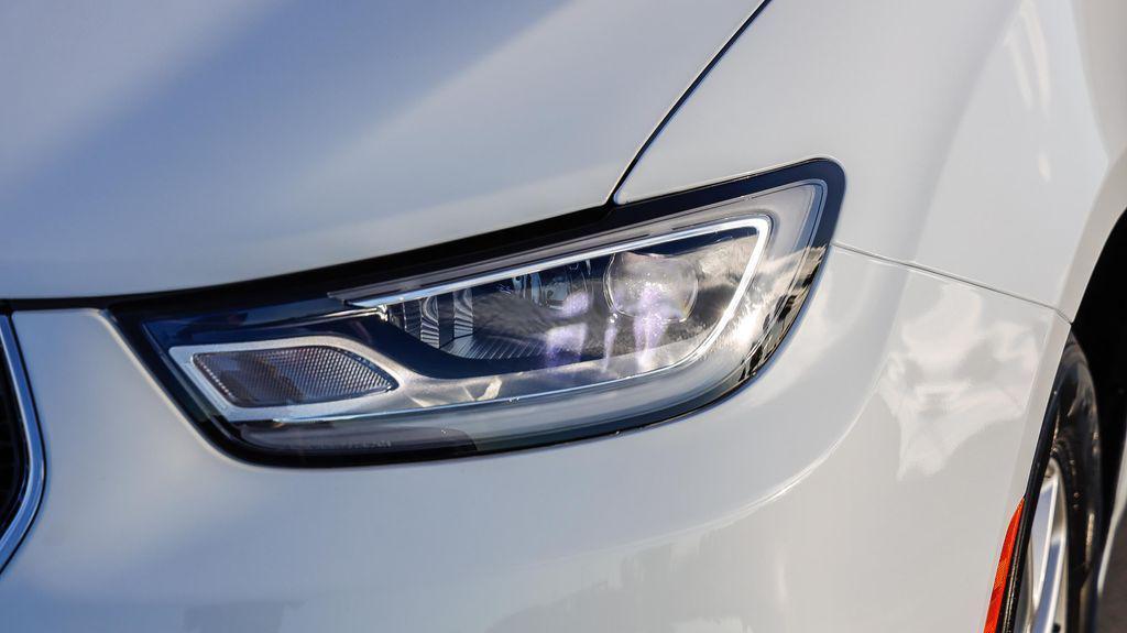 new 2025 Chrysler Pacifica car, priced at $30,067