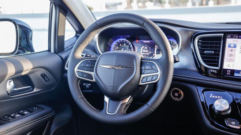 new 2025 Chrysler Pacifica car, priced at $30,067