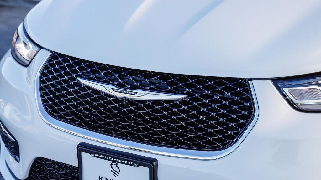 new 2025 Chrysler Pacifica car, priced at $30,067