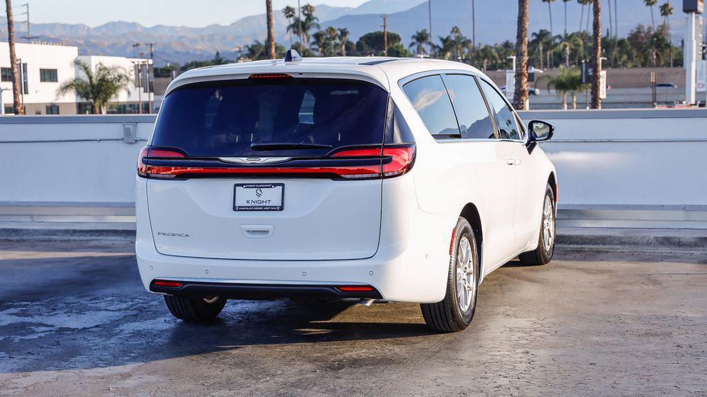 new 2025 Chrysler Pacifica car, priced at $30,067