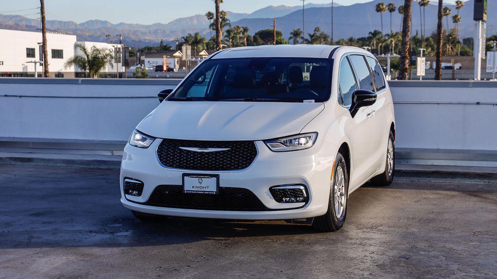 new 2025 Chrysler Pacifica car, priced at $30,067