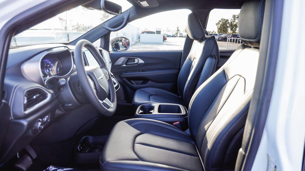 new 2025 Chrysler Pacifica car, priced at $30,067
