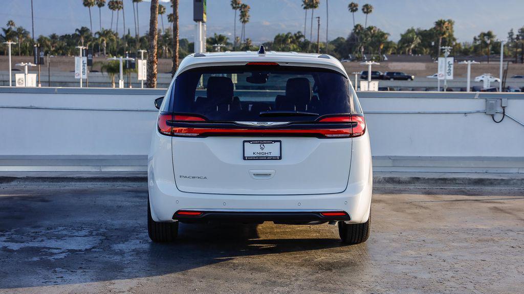 new 2025 Chrysler Pacifica car, priced at $30,067