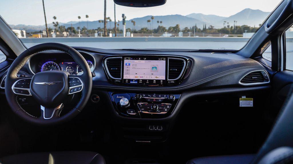 new 2025 Chrysler Pacifica car, priced at $30,067