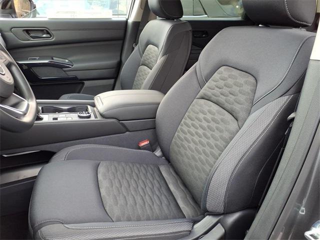 new 2025 Nissan Pathfinder car, priced at $33,563