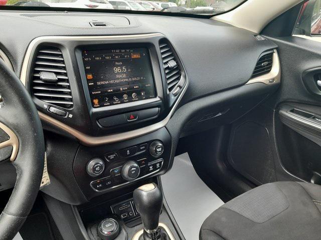 used 2015 Jeep Cherokee car, priced at $9,261