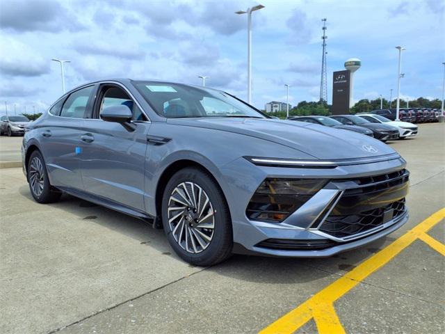 new 2025 Hyundai Sonata Hybrid car, priced at $30,300