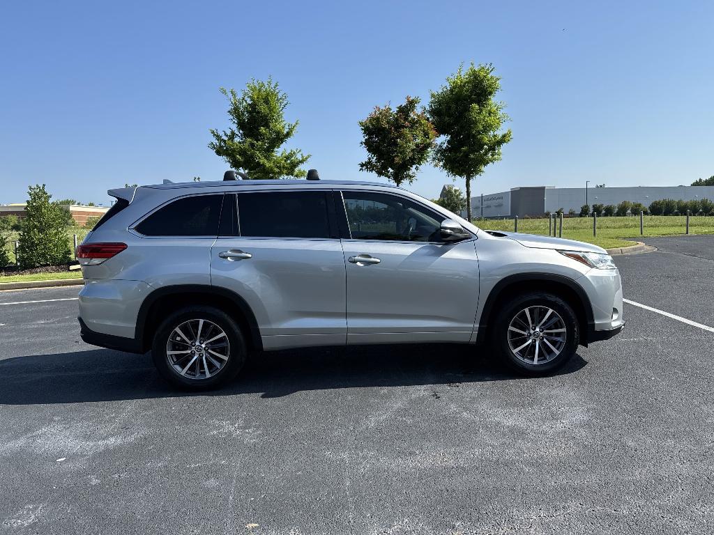 used 2017 Toyota Highlander car, priced at $16,999