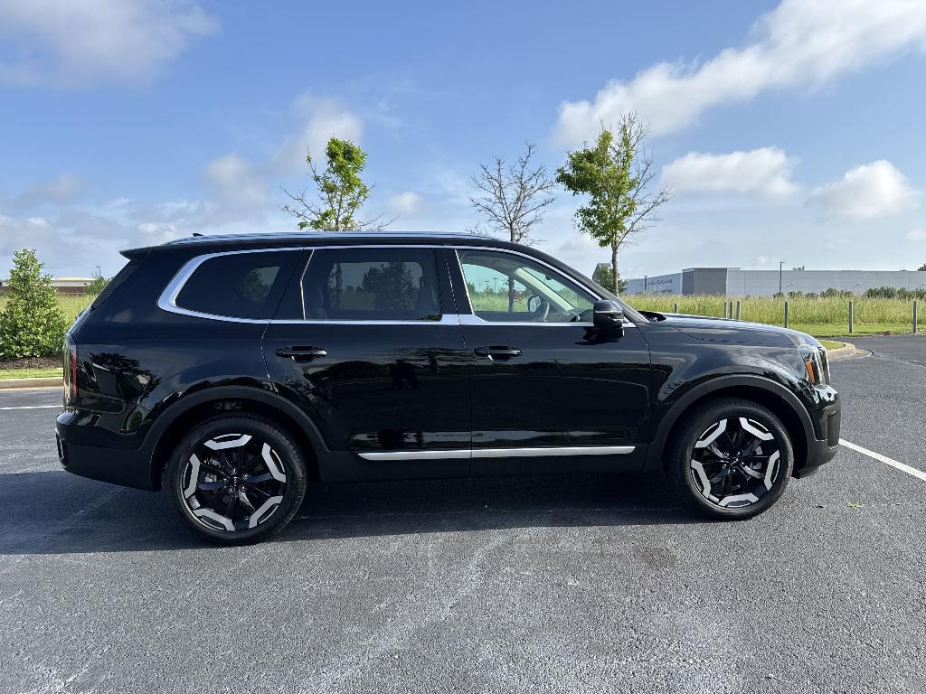 used 2024 Kia Telluride car, priced at $41,999