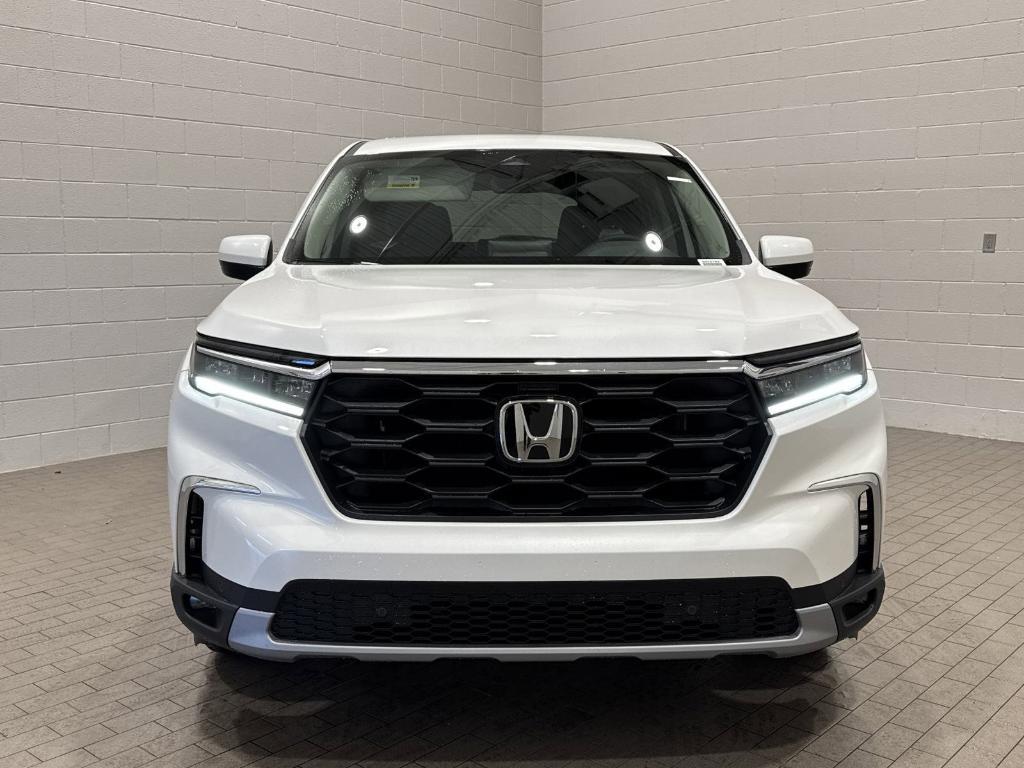 new 2025 Honda Pilot car, priced at $44,290