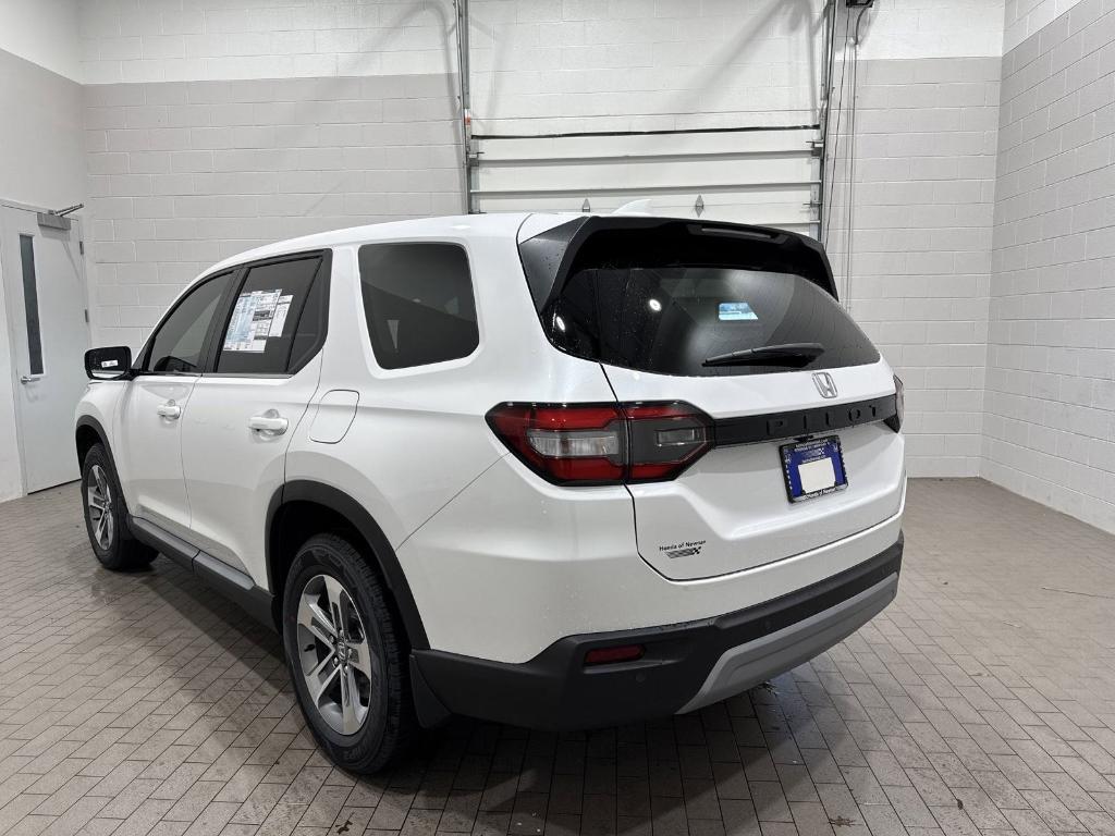 new 2025 Honda Pilot car, priced at $44,290