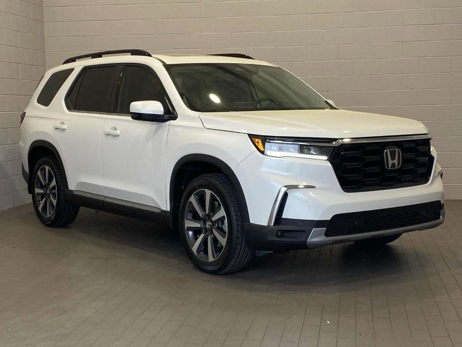 new 2025 Honda Pilot car, priced at $47,376