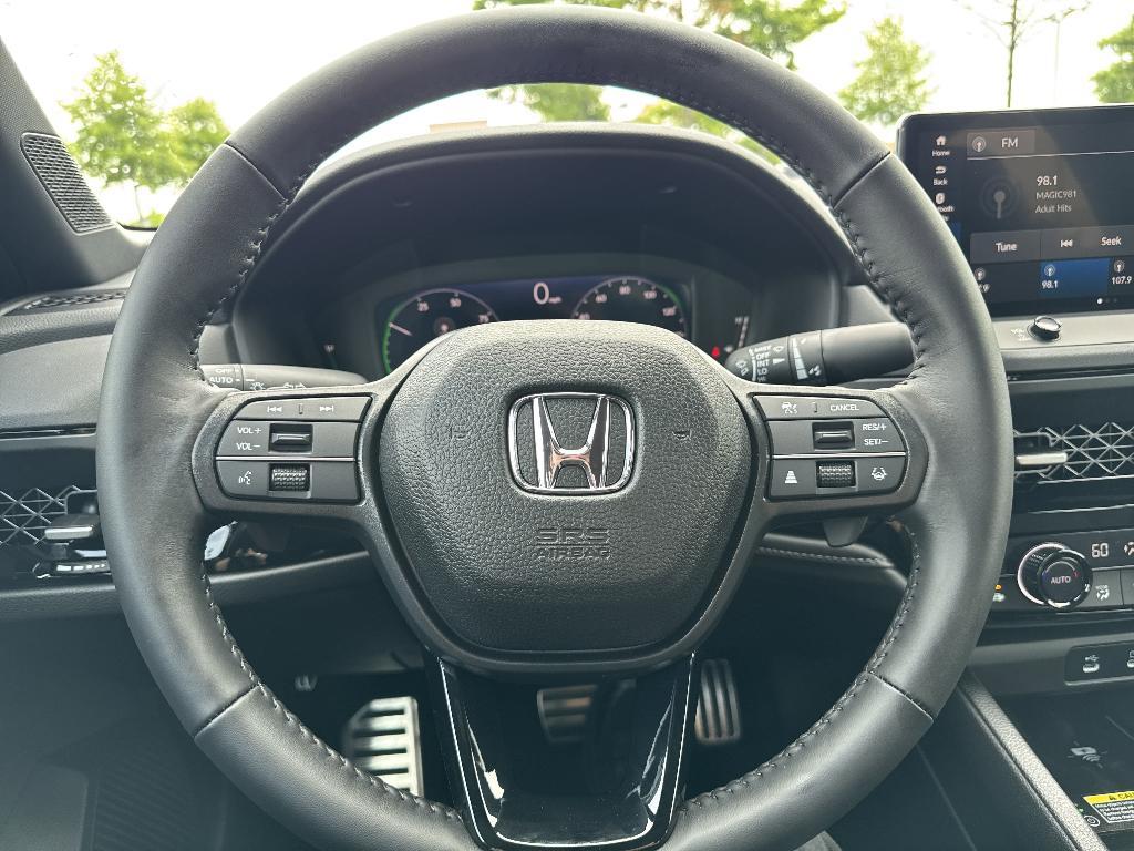 new 2025 Honda Accord Hybrid car, priced at $33,107