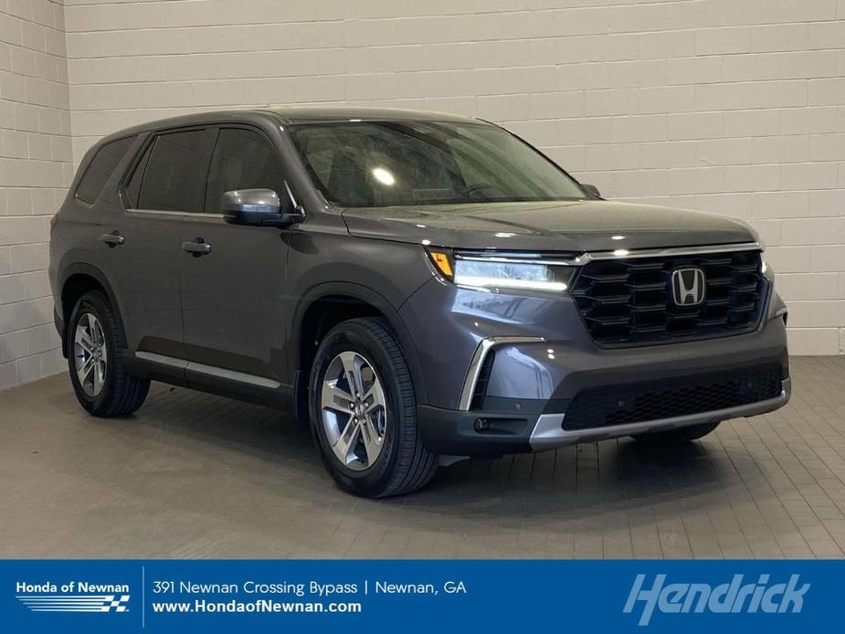 new 2025 Honda Pilot car, priced at $43,099