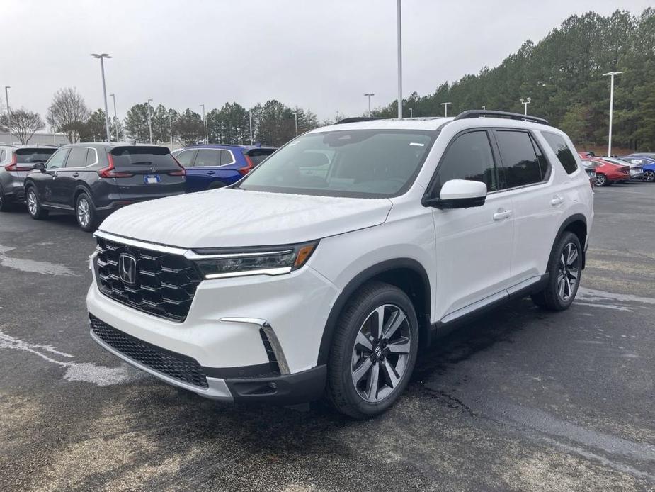 new 2025 Honda Pilot car, priced at $52,733