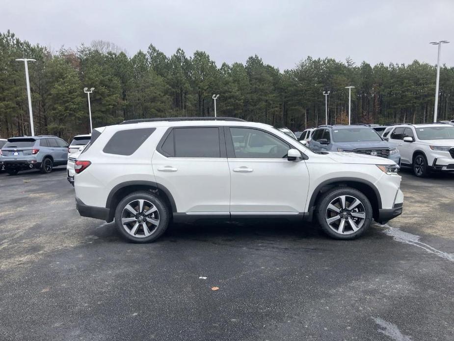 new 2025 Honda Pilot car, priced at $52,733