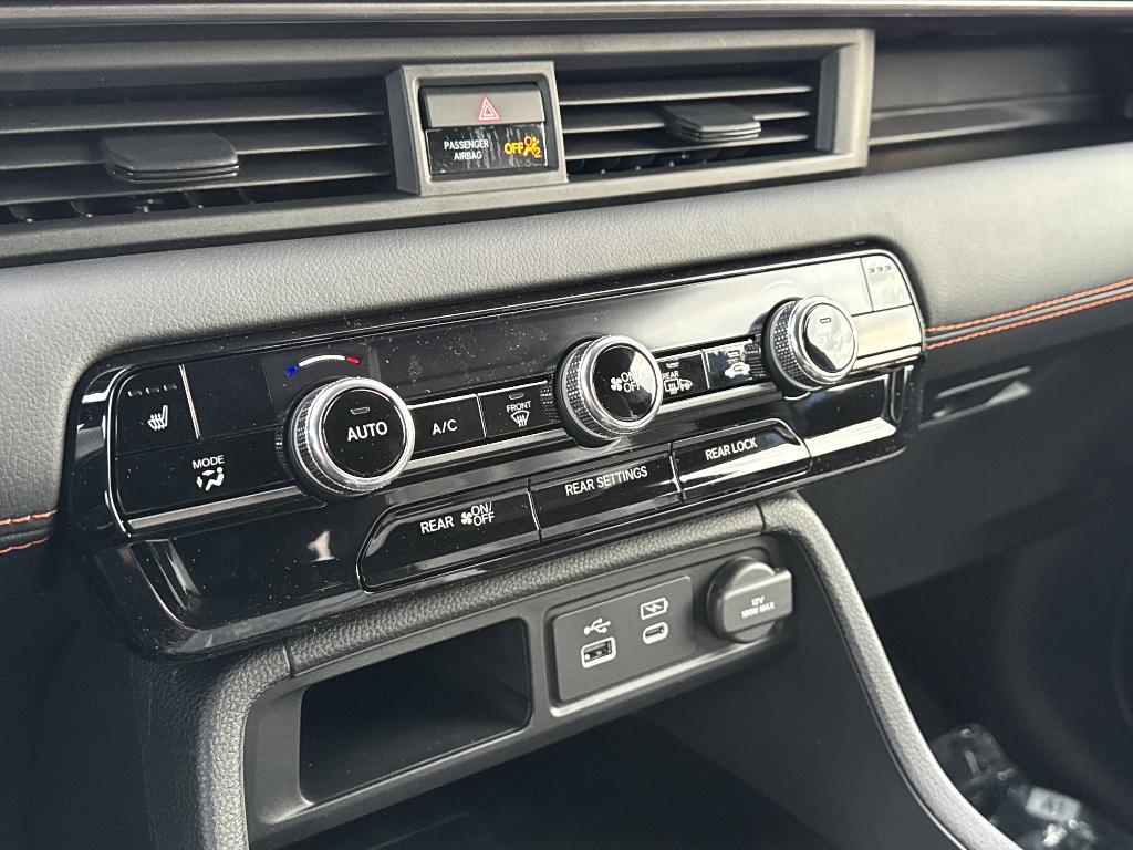 new 2025 Honda Pilot car, priced at $48,346