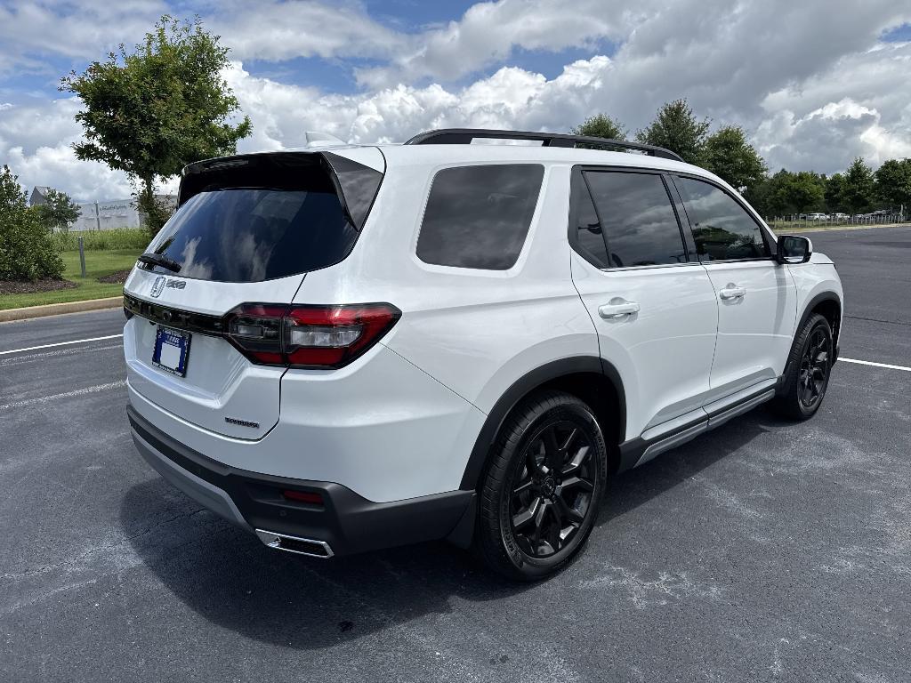 new 2025 Honda Pilot car, priced at $48,514