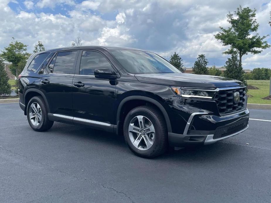 new 2025 Honda Pilot car, priced at $45,528