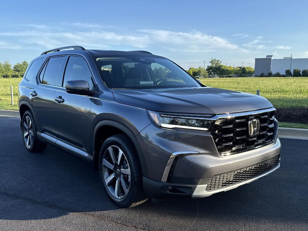 new 2025 Honda Pilot car, priced at $46,018
