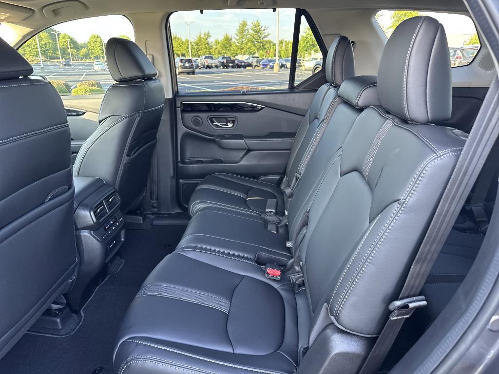 new 2025 Honda Pilot car, priced at $46,018