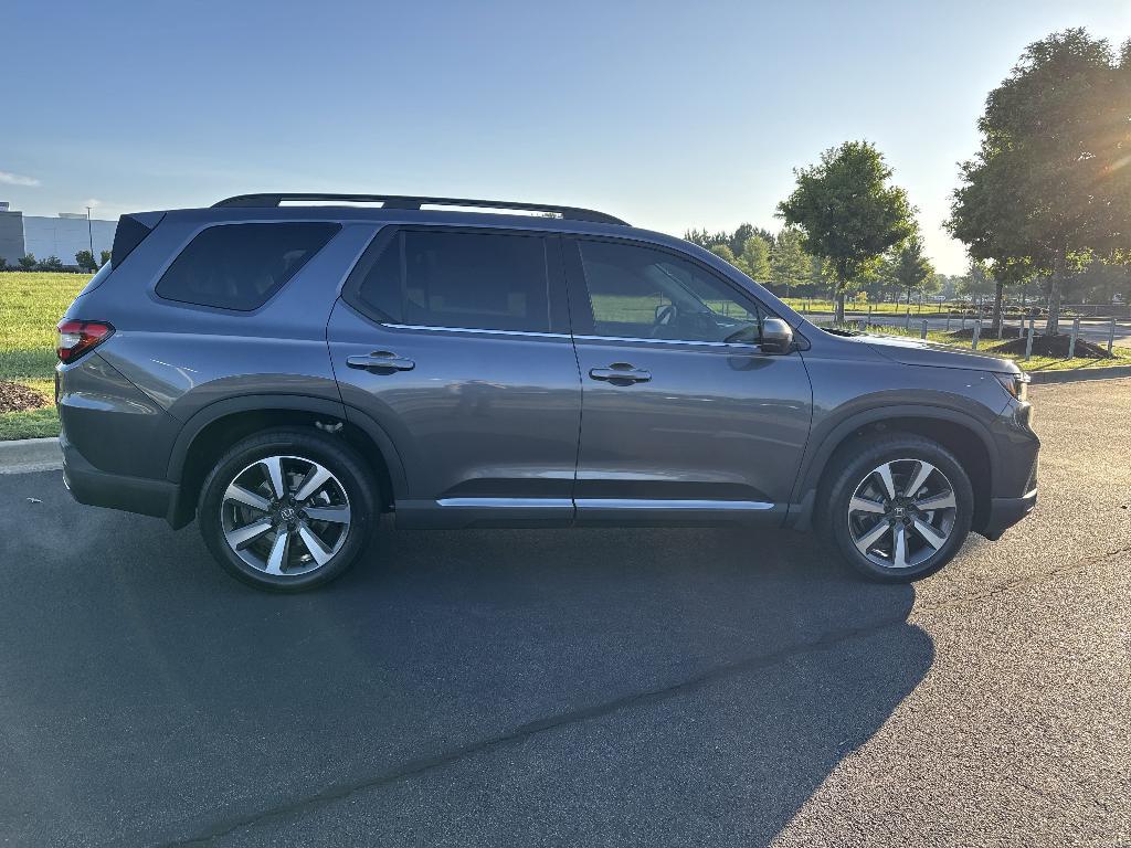 new 2025 Honda Pilot car, priced at $46,018