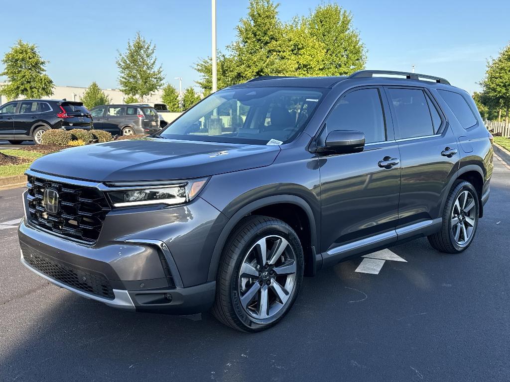 new 2025 Honda Pilot car, priced at $46,018