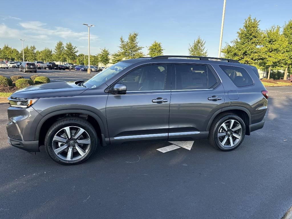 new 2025 Honda Pilot car, priced at $46,018
