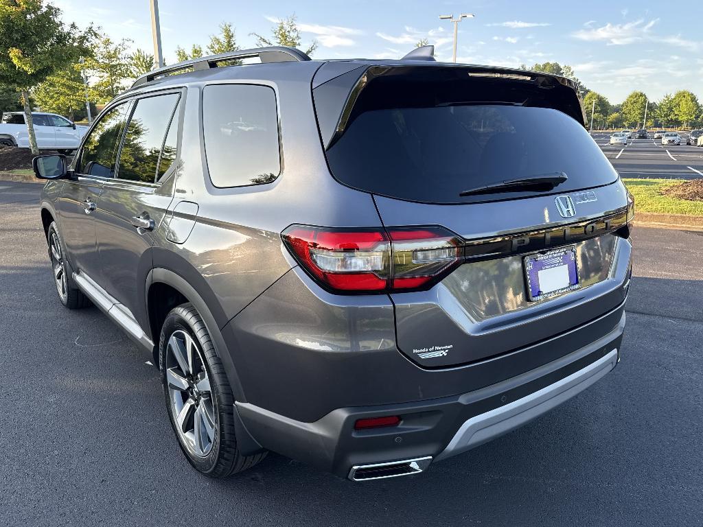 new 2025 Honda Pilot car, priced at $46,018