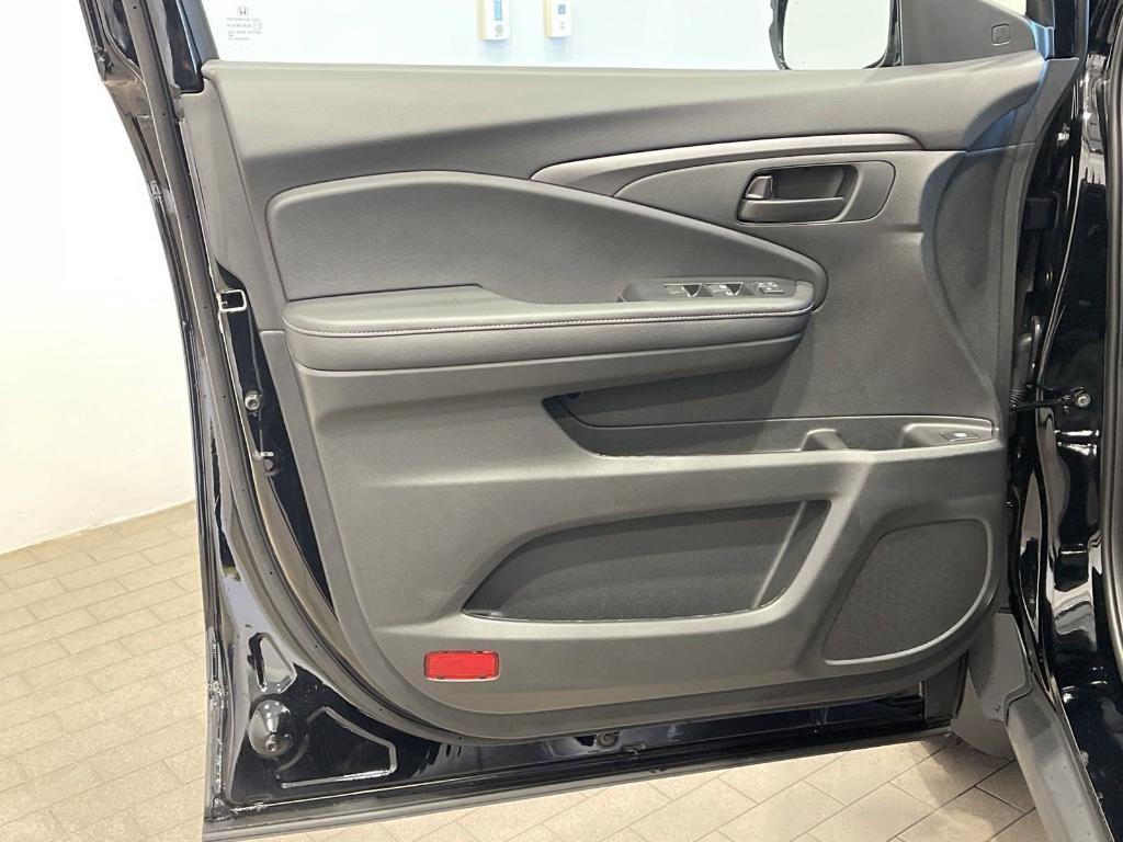 new 2025 Honda Ridgeline car, priced at $39,814