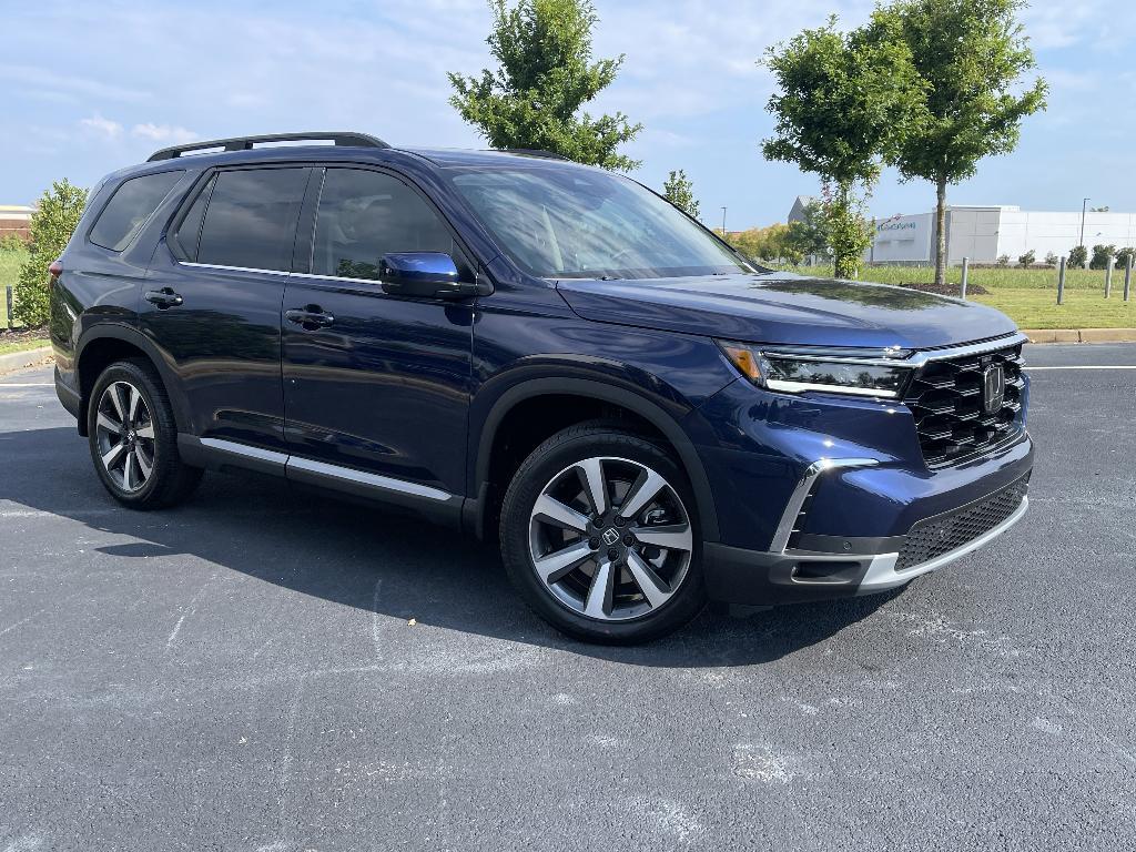 new 2025 Honda Pilot car, priced at $48,106
