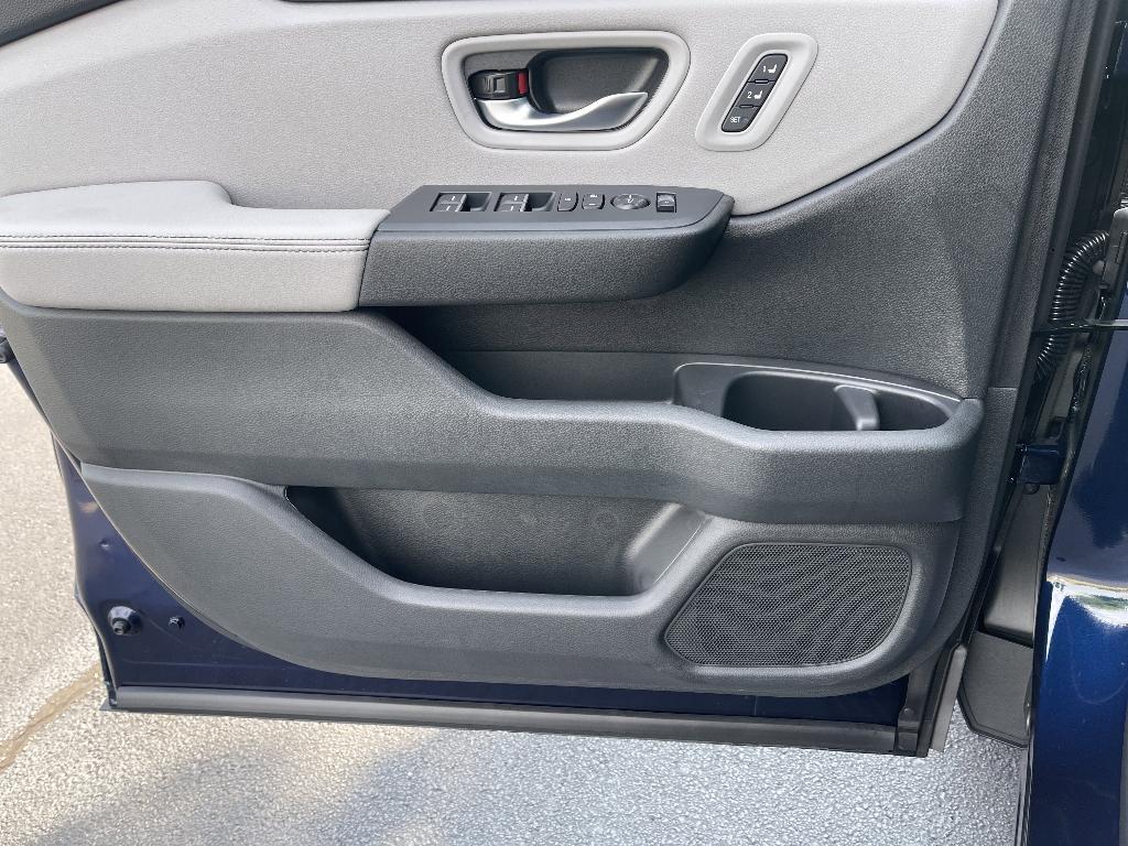 new 2025 Honda Pilot car, priced at $48,106