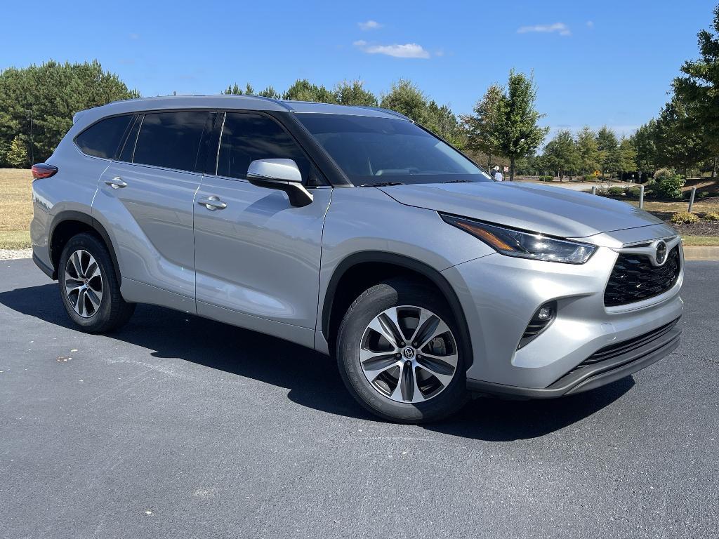 used 2021 Toyota Highlander car, priced at $29,534