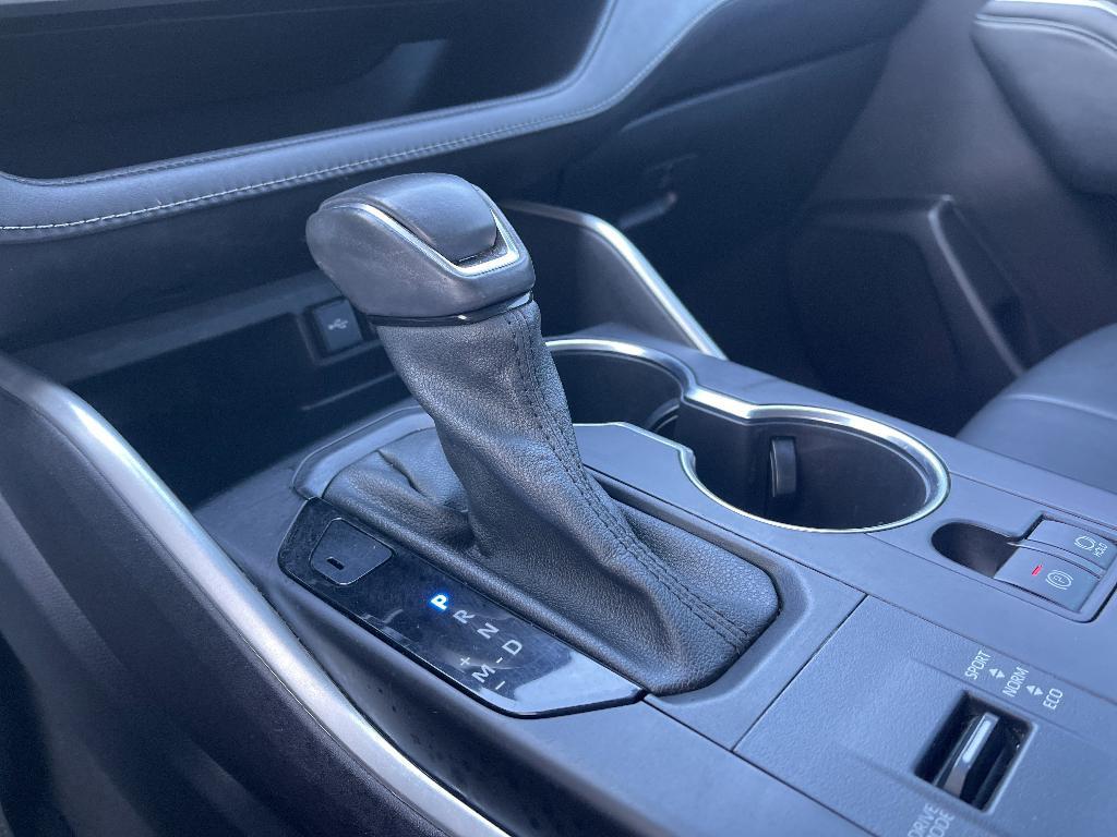 used 2021 Toyota Highlander car, priced at $29,534