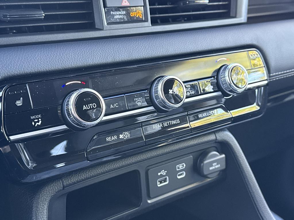 new 2025 Honda Pilot car, priced at $48,200