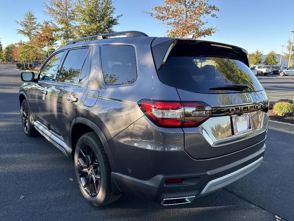new 2025 Honda Pilot car, priced at $48,200
