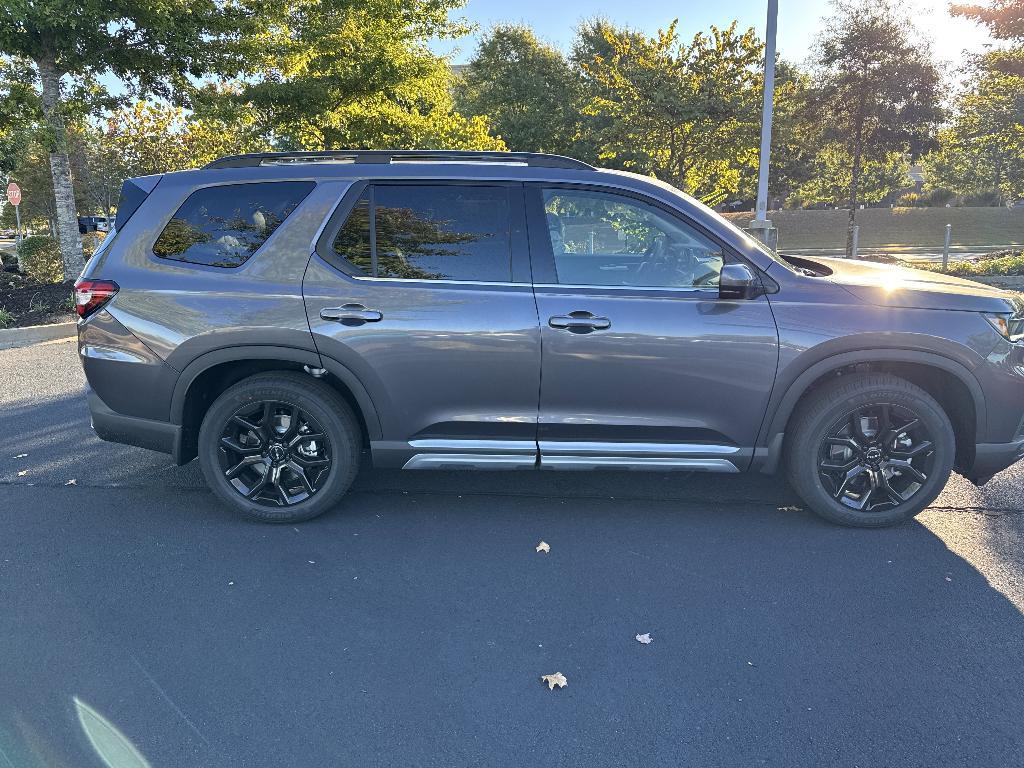 new 2025 Honda Pilot car, priced at $48,200