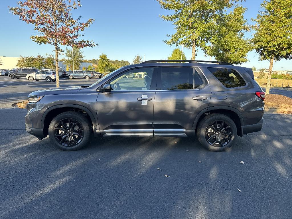 new 2025 Honda Pilot car, priced at $48,200