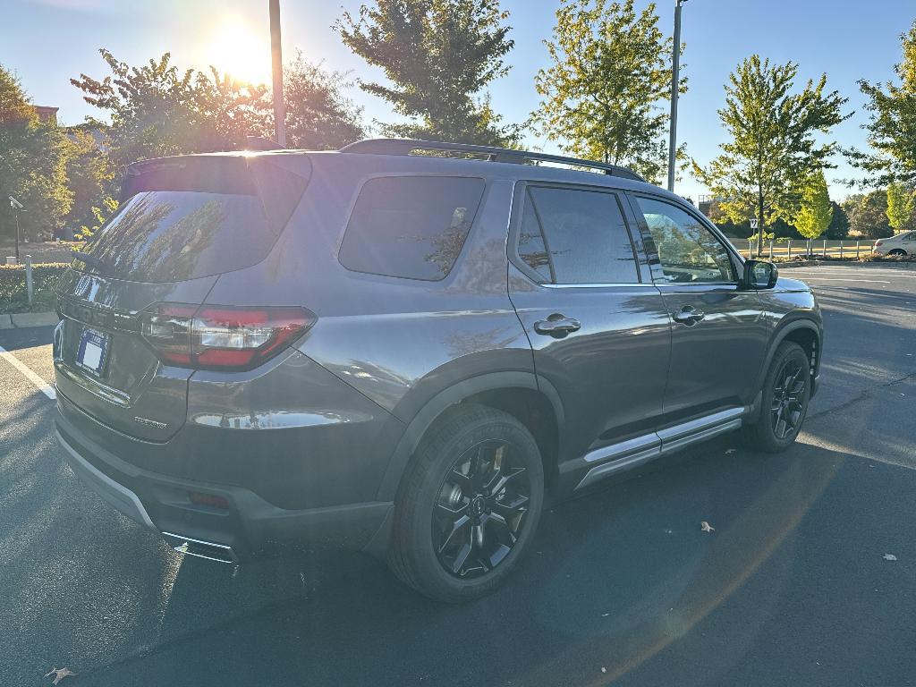 new 2025 Honda Pilot car, priced at $48,200