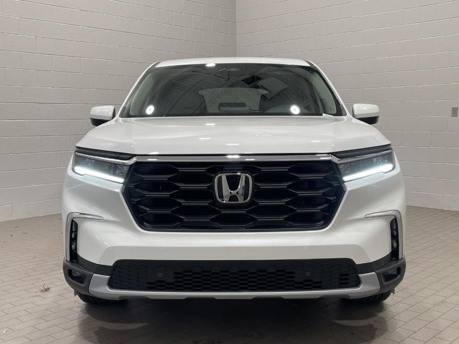 new 2025 Honda Pilot car, priced at $44,237