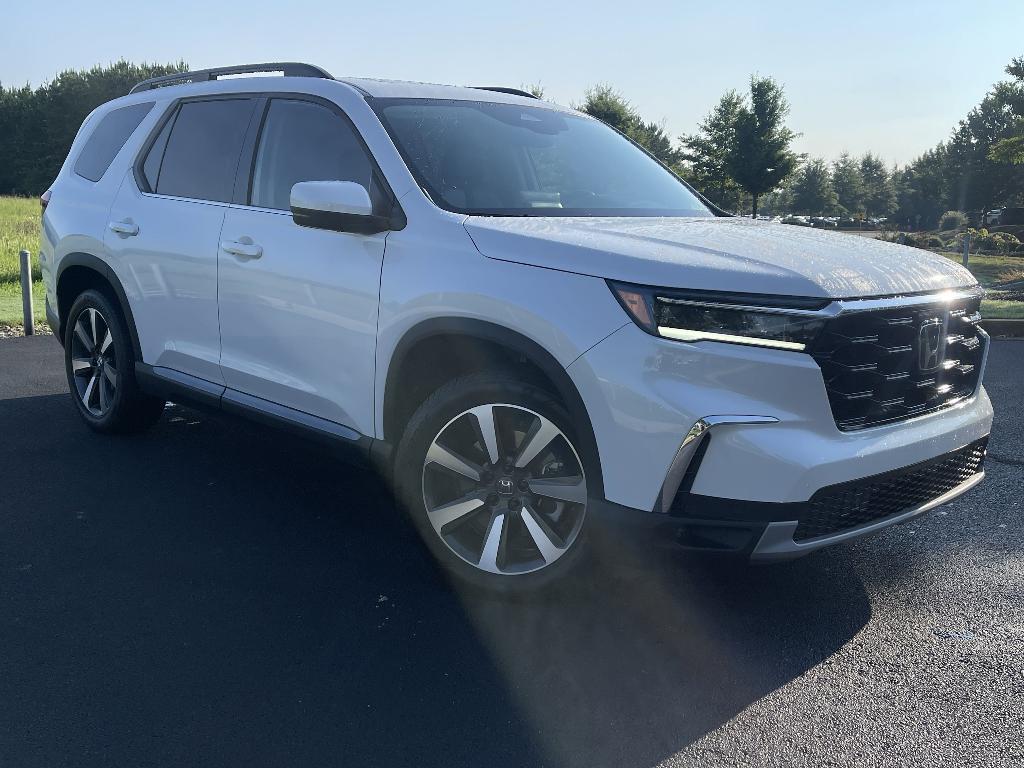 used 2025 Honda Pilot car, priced at $49,999