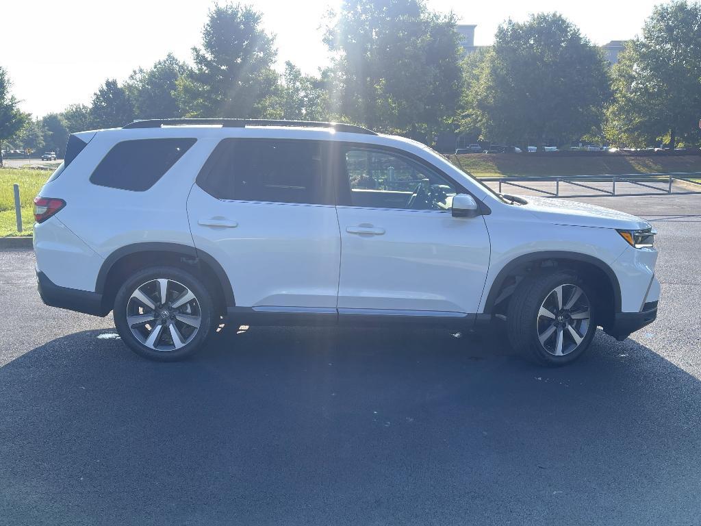 used 2025 Honda Pilot car, priced at $49,999
