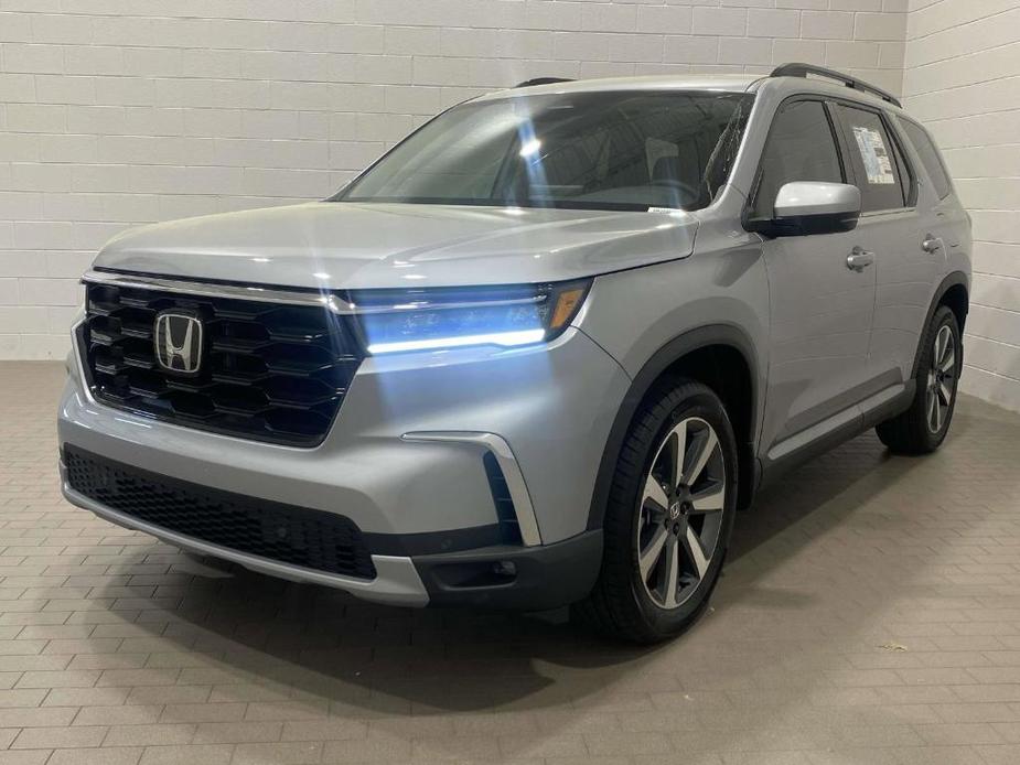 new 2025 Honda Pilot car, priced at $46,939