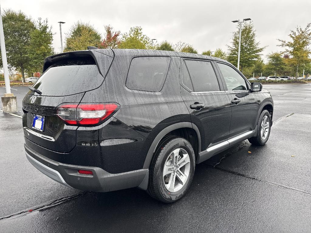 new 2025 Honda Pilot car, priced at $42,363