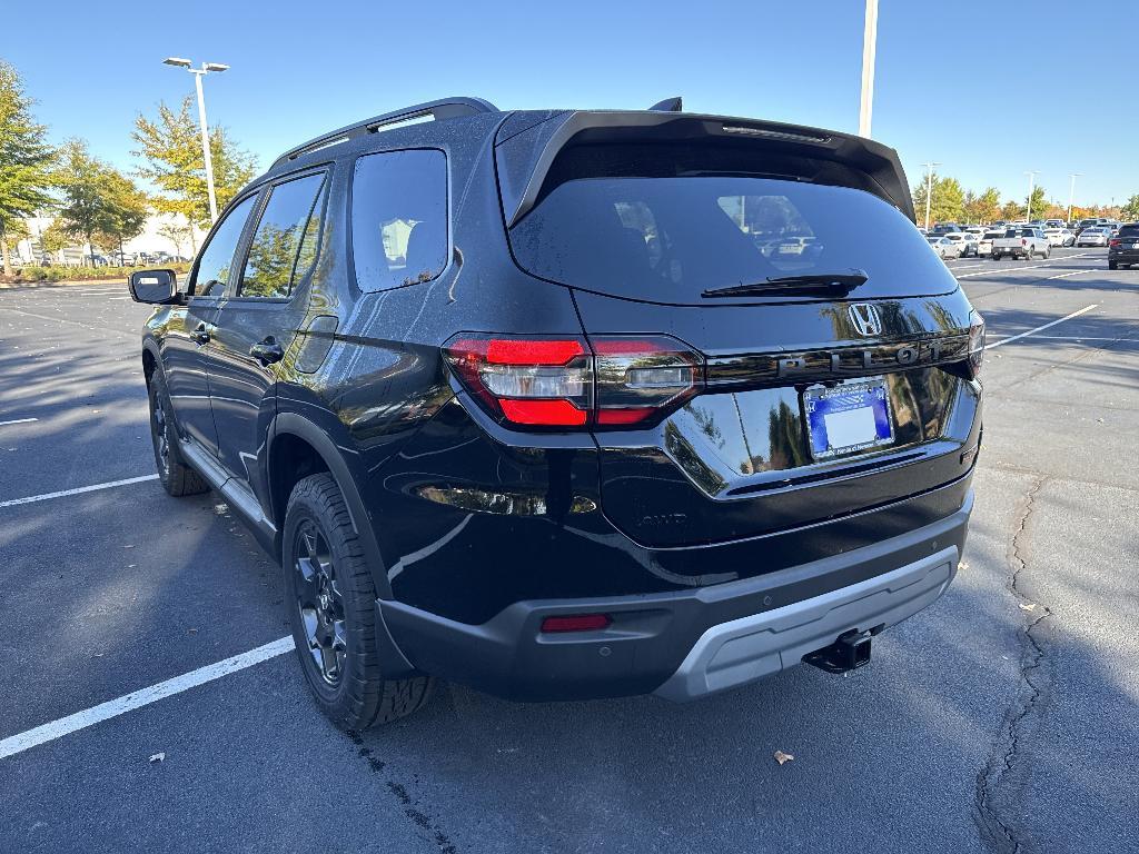new 2025 Honda Pilot car, priced at $48,370