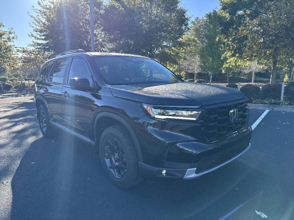 new 2025 Honda Pilot car, priced at $48,370