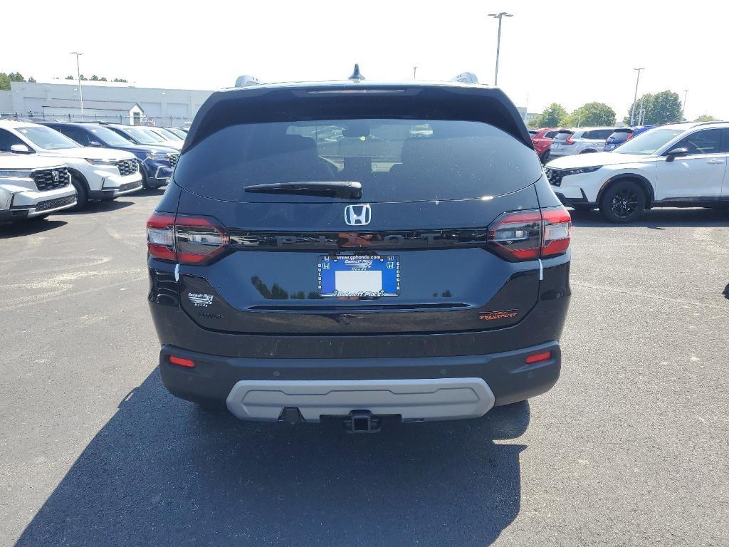 new 2025 Honda Pilot car, priced at $47,804